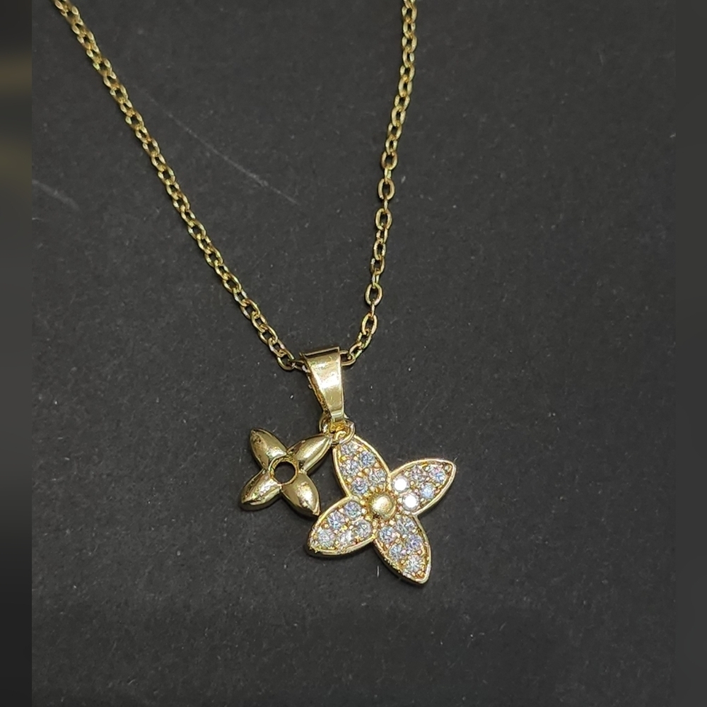 Stainless Steel Sparkly Gold Flower Pendant Necklace - Picture 10 of 12